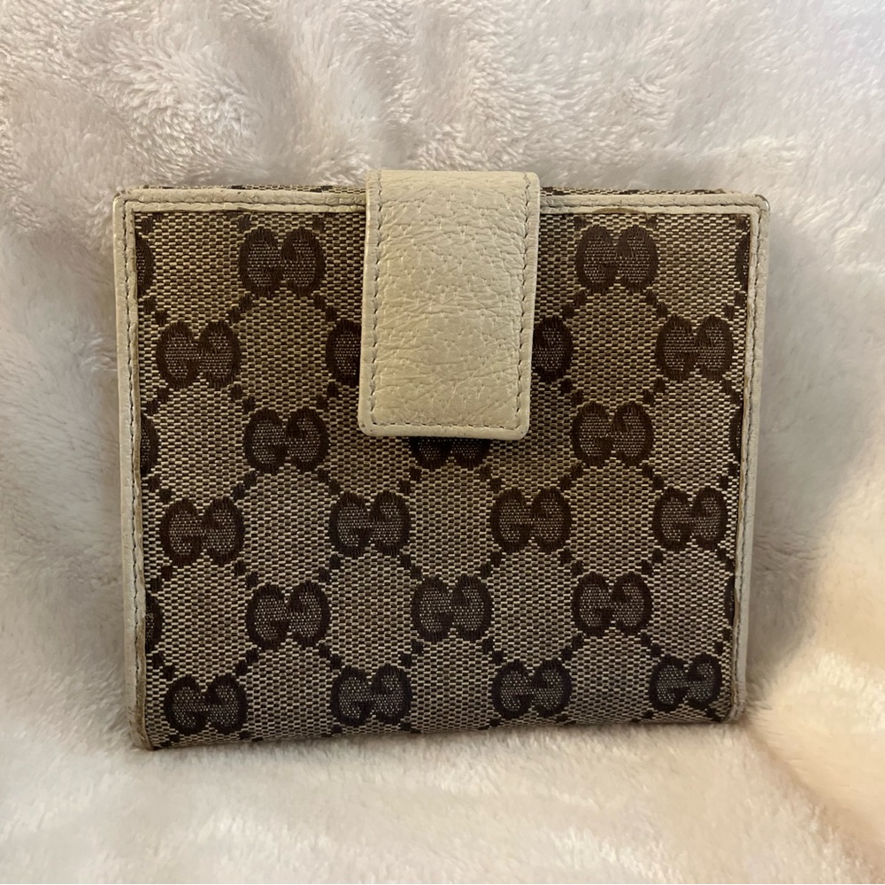 Gucci Beige and Brown Monogram Wallet - Picture 2 of 8
